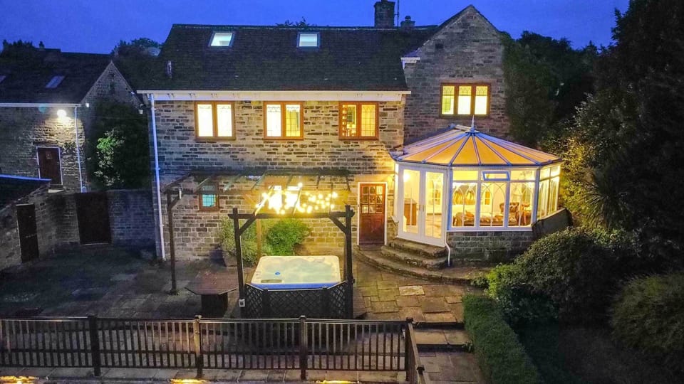House | 6 bedrooms, desk, Internet