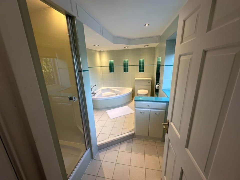 Habberjam Farm Swimming Pool Sauna Hot Tub Fire Pit Apartment in Sheffield