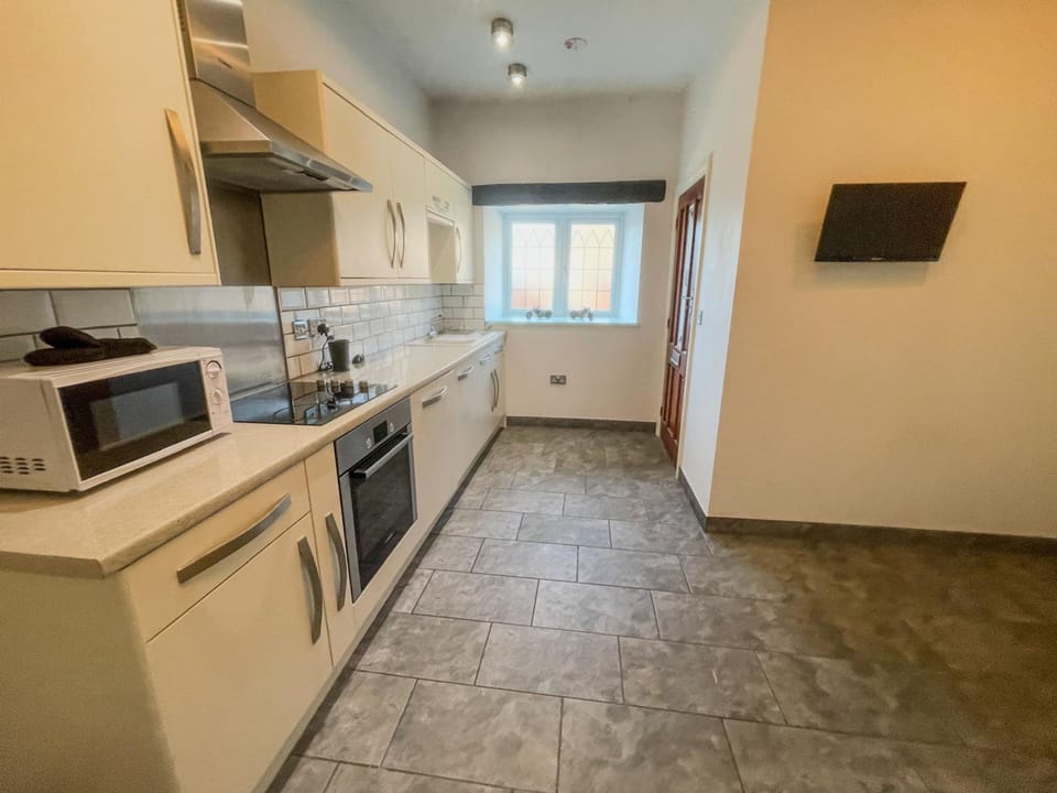 House | 6 bedrooms, desk, Internet