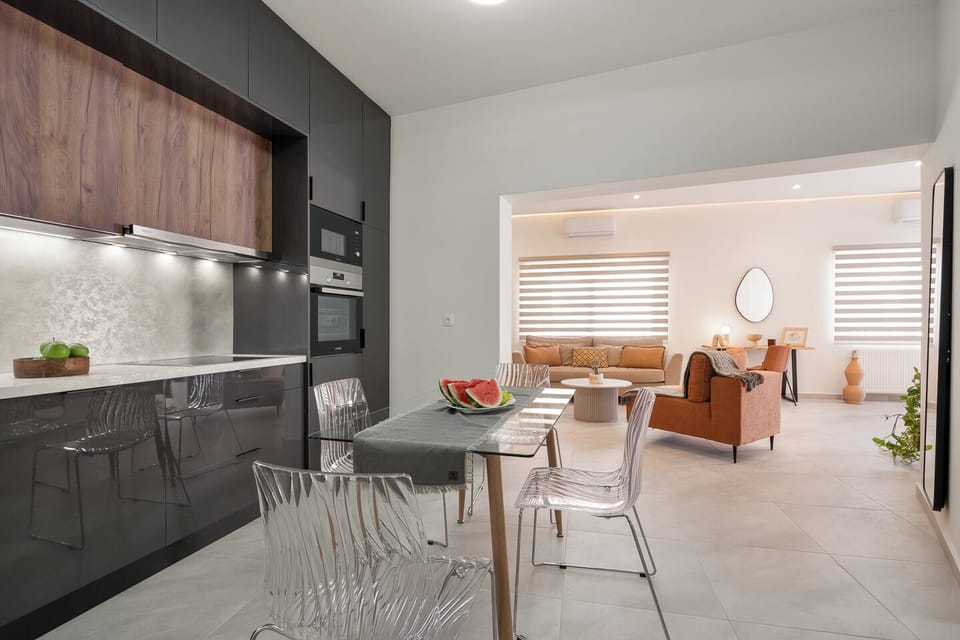 Apartment, 3 Bedrooms, City View | In-room dining