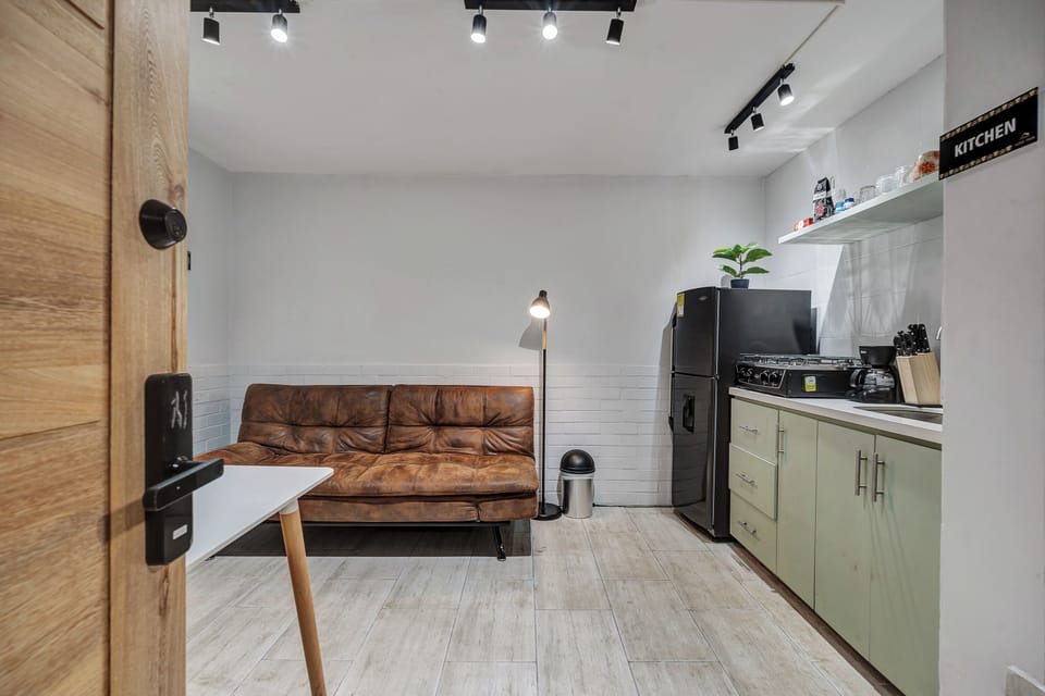 Deluxe Apartment, Balcony | Living area | 32-inch flat-screen TV with cable channels