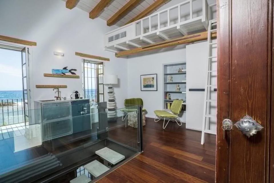 House, Patio, Sea View | Living area | 40-inch Smart TV with satellite channels, Netflix, streaming services