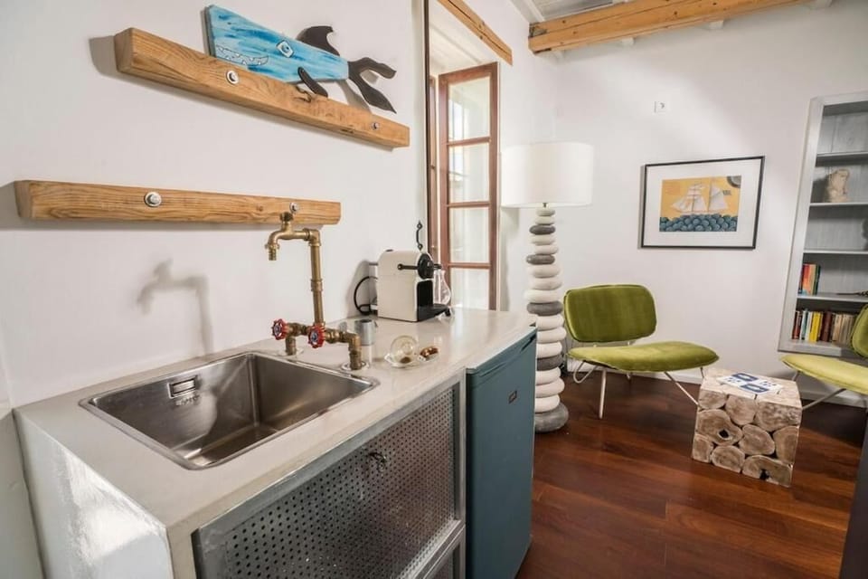 House, Patio, Sea View | Private kitchenette | Electric kettle, toaster