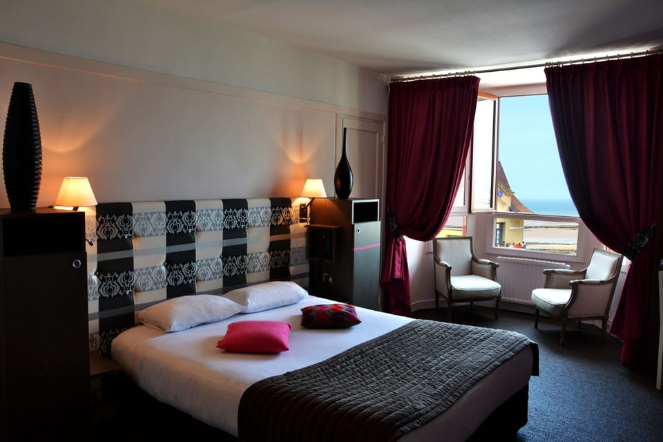 Superior Twin Room - Side Sea View | Individually decorated, individually furnished, desk, blackout drapes