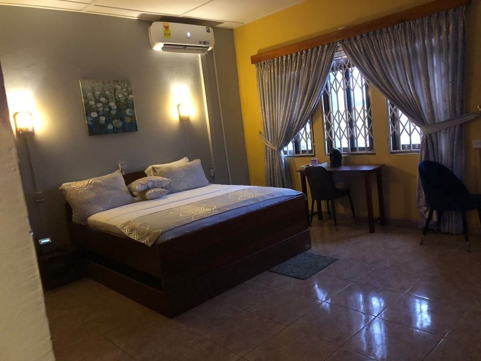 1 bedroom, Egyptian cotton sheets, premium bedding, in-room safe