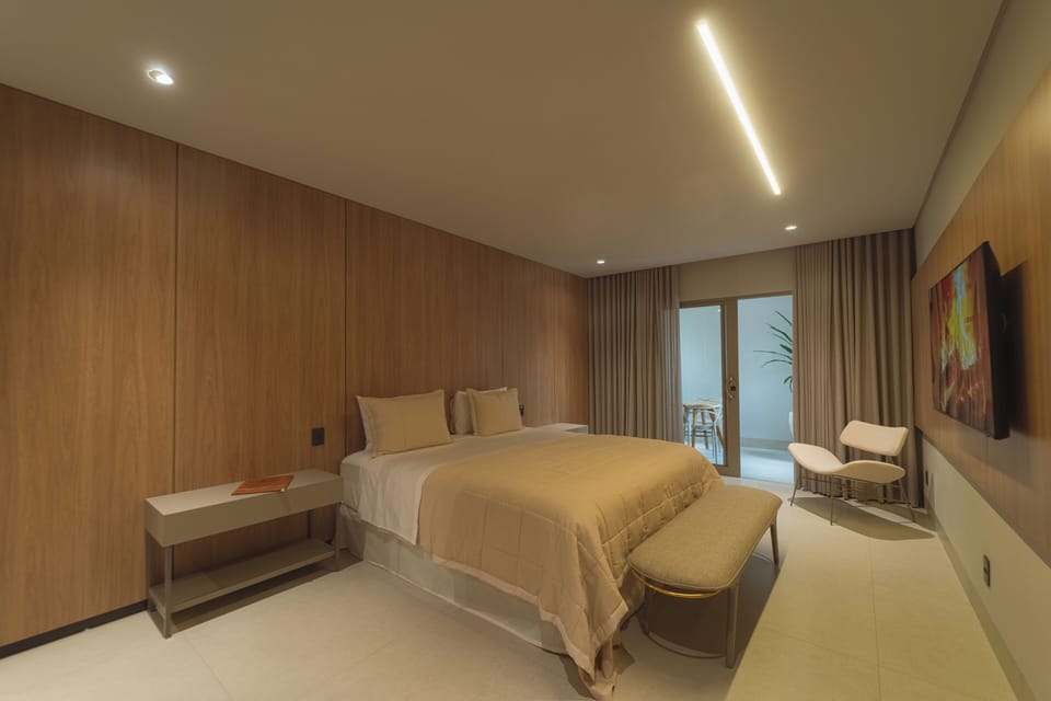 Luxury Room, City View | Premium bedding, desk, WiFi (free), bed sheets