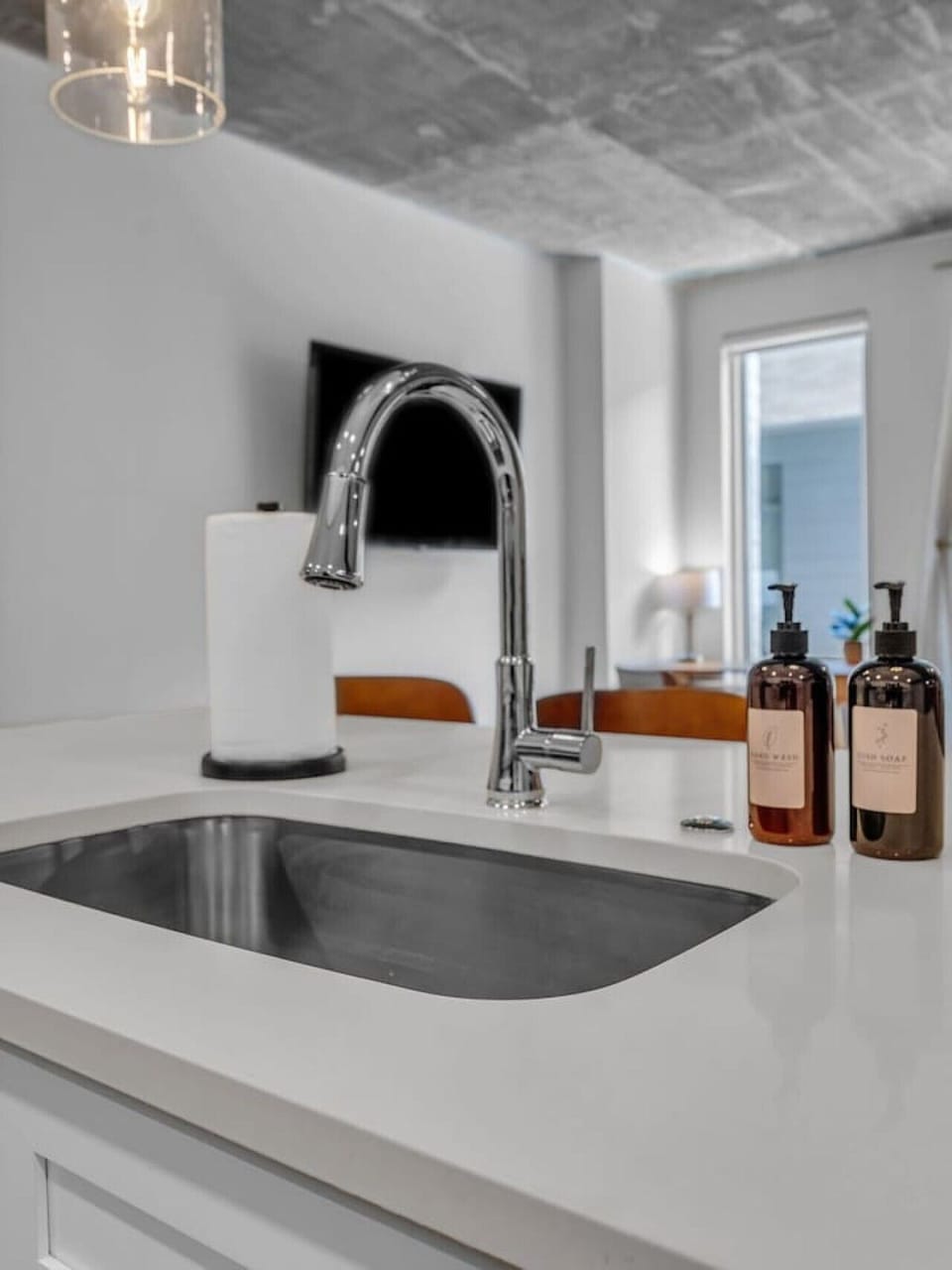 Gourmet Kitchen: Modern sink and decor for culinary adventures and delightful meals!