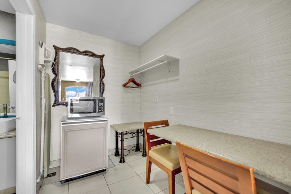 Standard Room | Dining