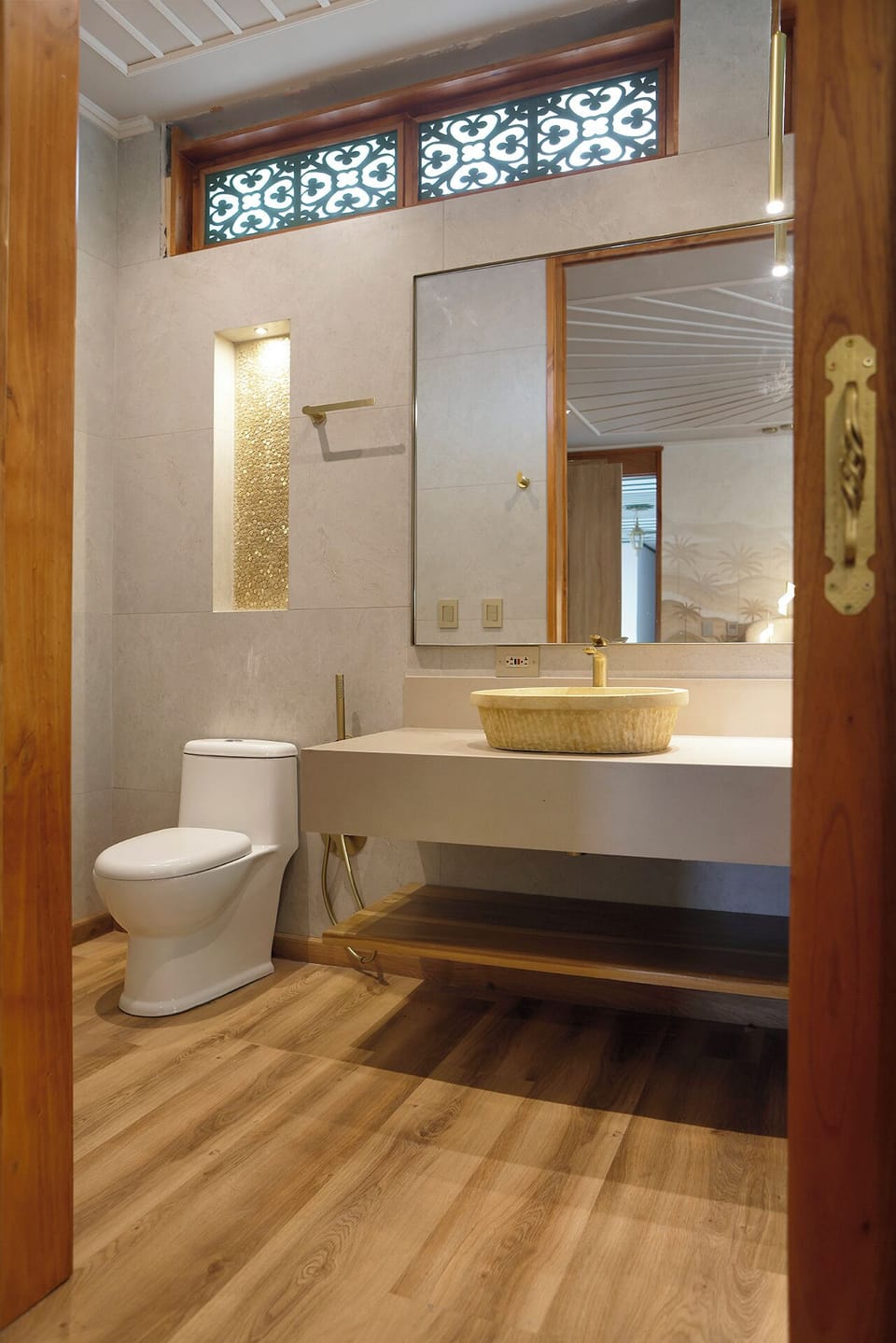 Deluxe Suite | Bathroom | Designer toiletries, hair dryer, slippers, bidet