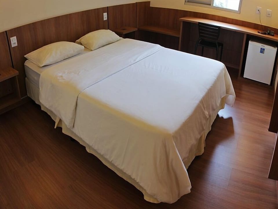 Exclusive Room | Desk, soundproofing, free cribs/infant beds, free WiFi