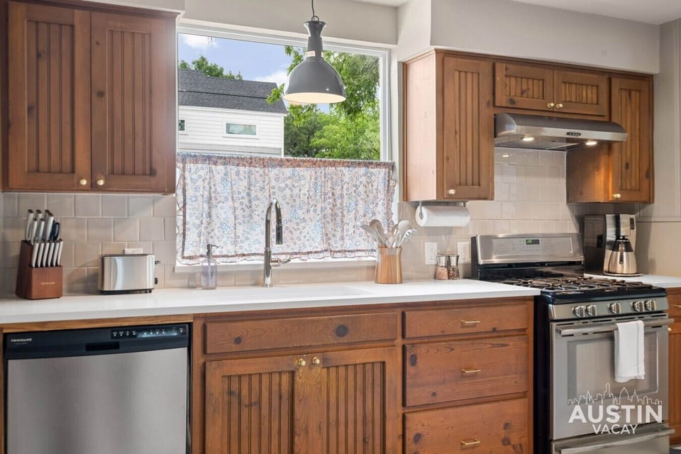 Cook like a local with the gas range and subway tile workspace. Coffee maker, toaster, and knife set included.