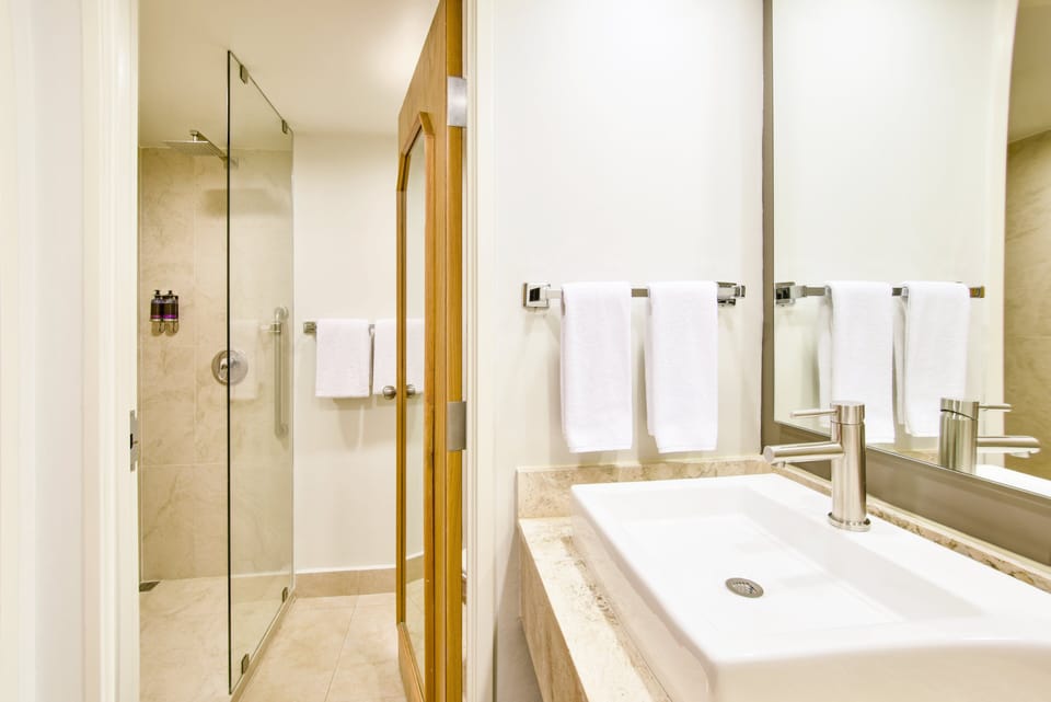 Desk, iron/ironing board, free WiFi, bed sheets