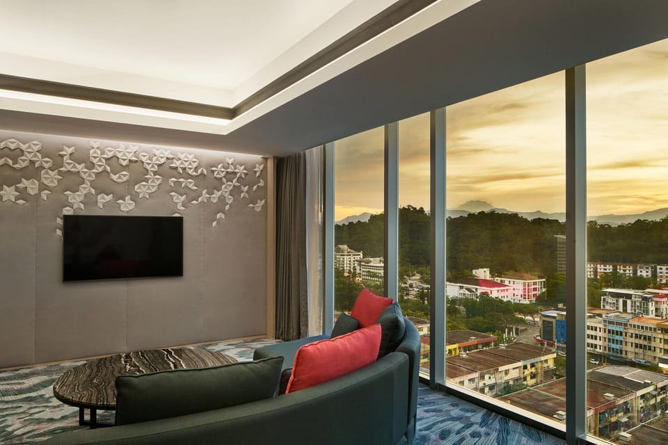 Club Suite, 1 Bedroom, City View | Premium bedding, down comforters, pillowtop beds, in-room safe