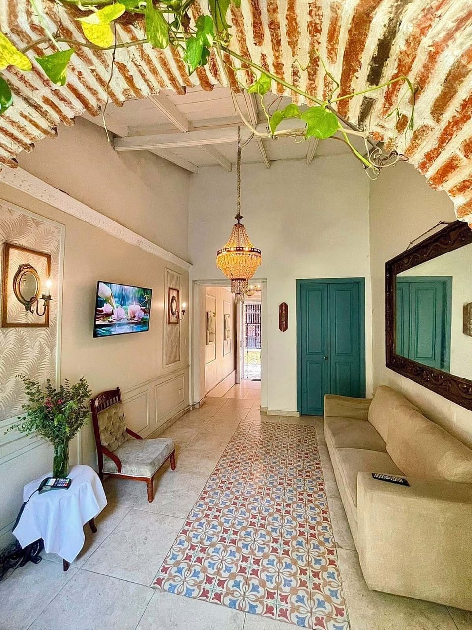 Superior Room, 1 King Bed with Sofa bed | Living area | Flat-screen TV