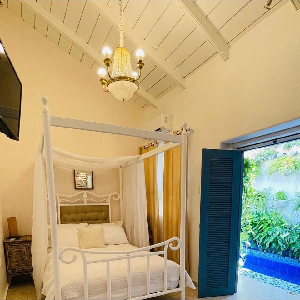 In-room safe, free WiFi, bed sheets