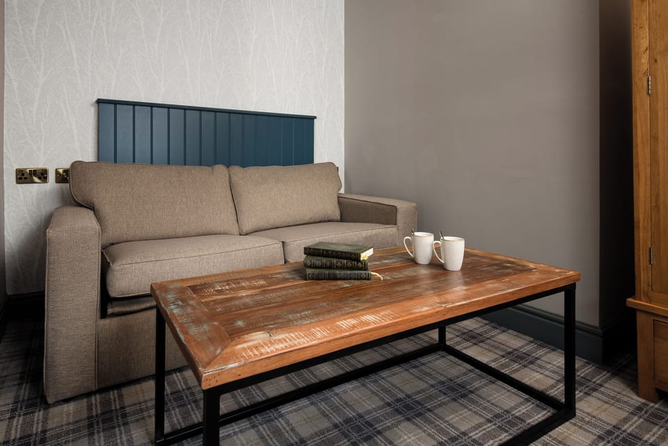 Family Room | Desk, free WiFi, bed sheets