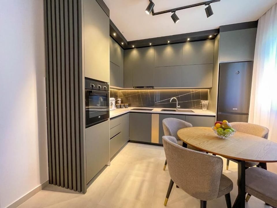 Deluxe Apartment, Balcony, Pool View | Private kitchen