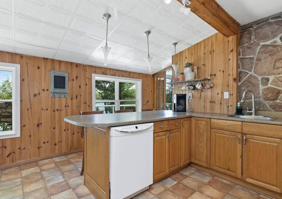 Full kitchen with everything you'll need