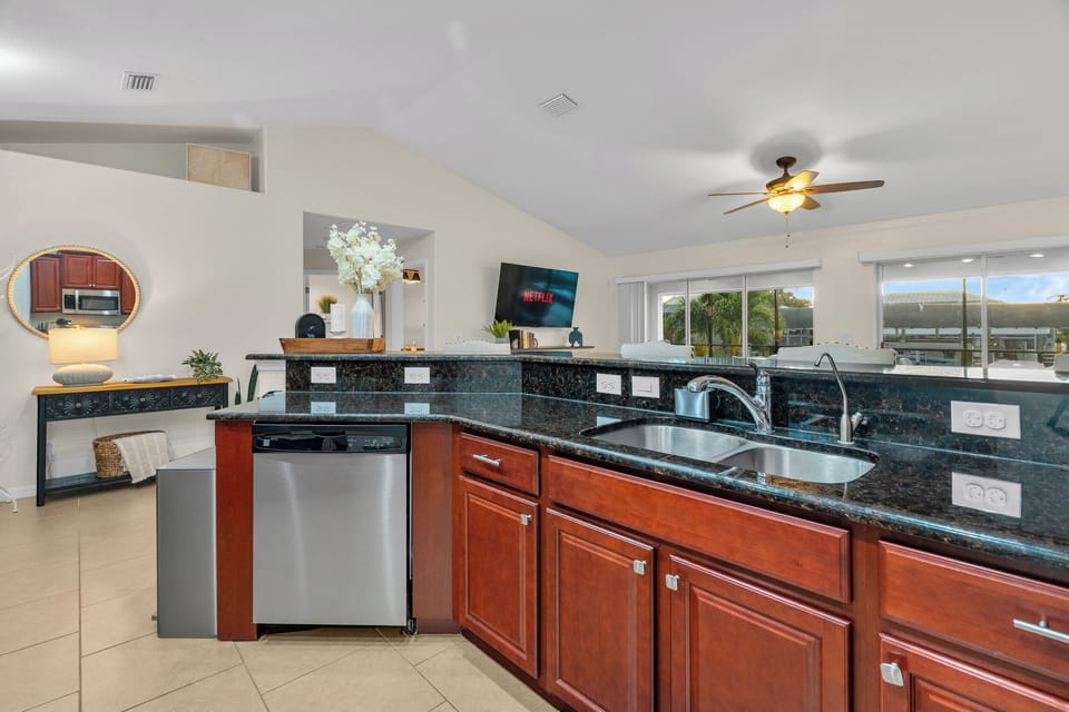 Absolutely stunning modern kitchen. The perfect spot for breakfast!