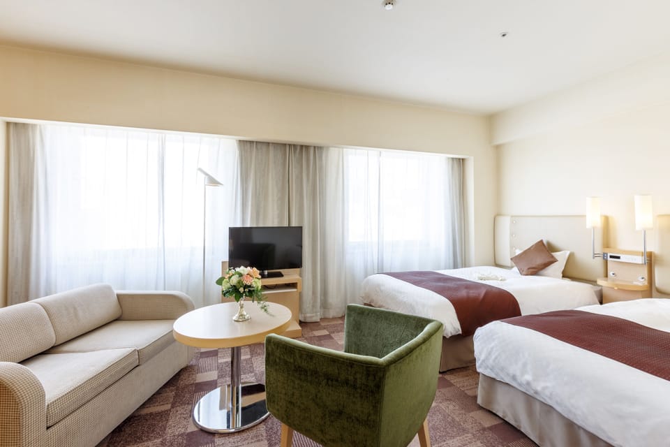 Down comforters, desk, laptop workspace, free WiFi