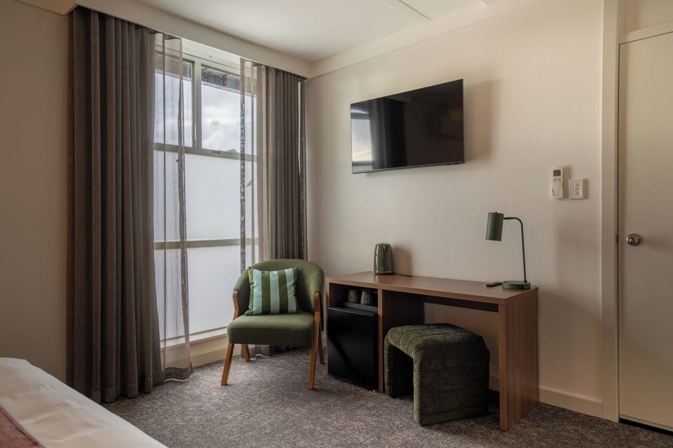 Room, 1 King Bed | Desk, iron/ironing board, WiFi (free), bed sheets