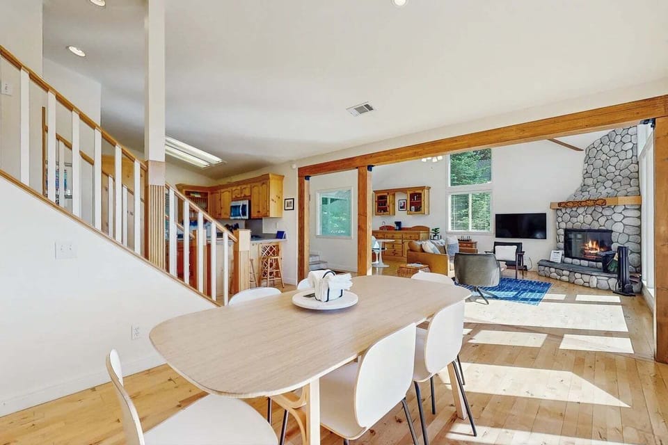 Dining area with table, chairs for 6 guests, and 1 of 3 fireplaces.