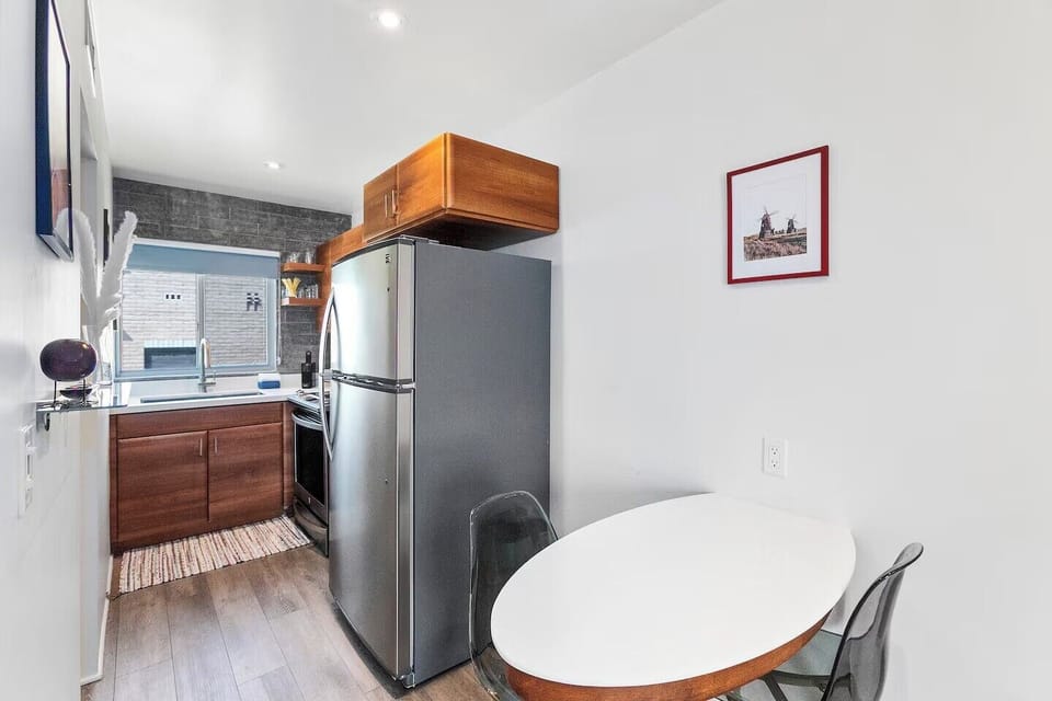 Comfort Studio | Private kitchen | Fridge, microwave, oven, cookware/dishes/utensils