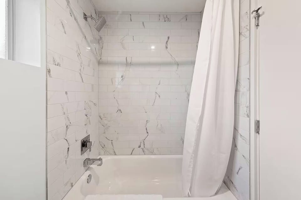 Comfort Studio | Bathroom | Hair dryer, towels, soap, shampoo