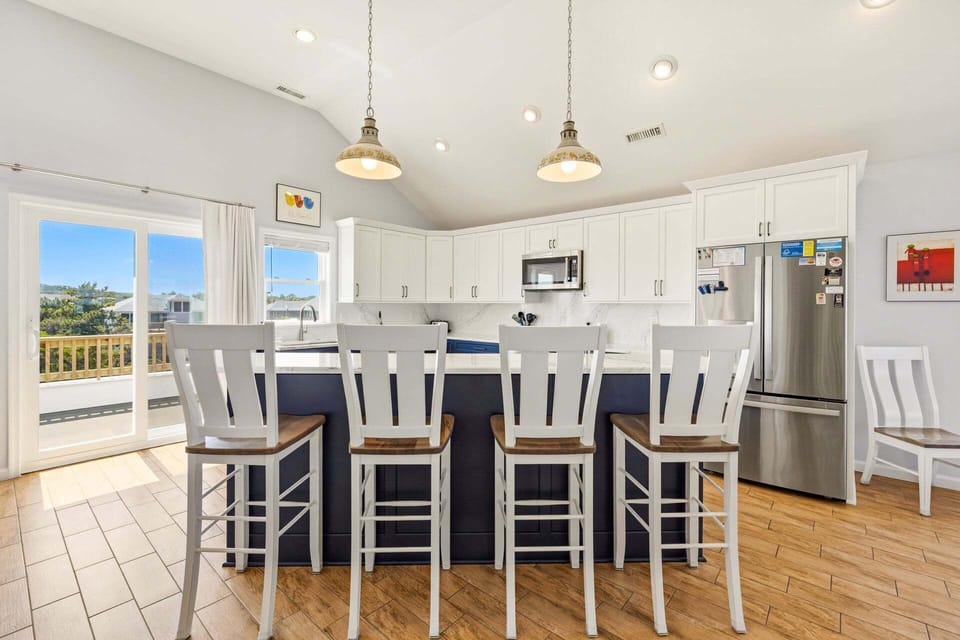 Top Level: Breakfast Bar