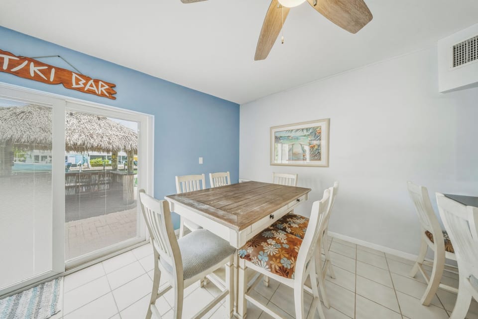 Enjoy shared meals and easy conversation in the open dining area, perfectly suited for group stays at this 3-bedroom Key Colony Beach vacation rental.