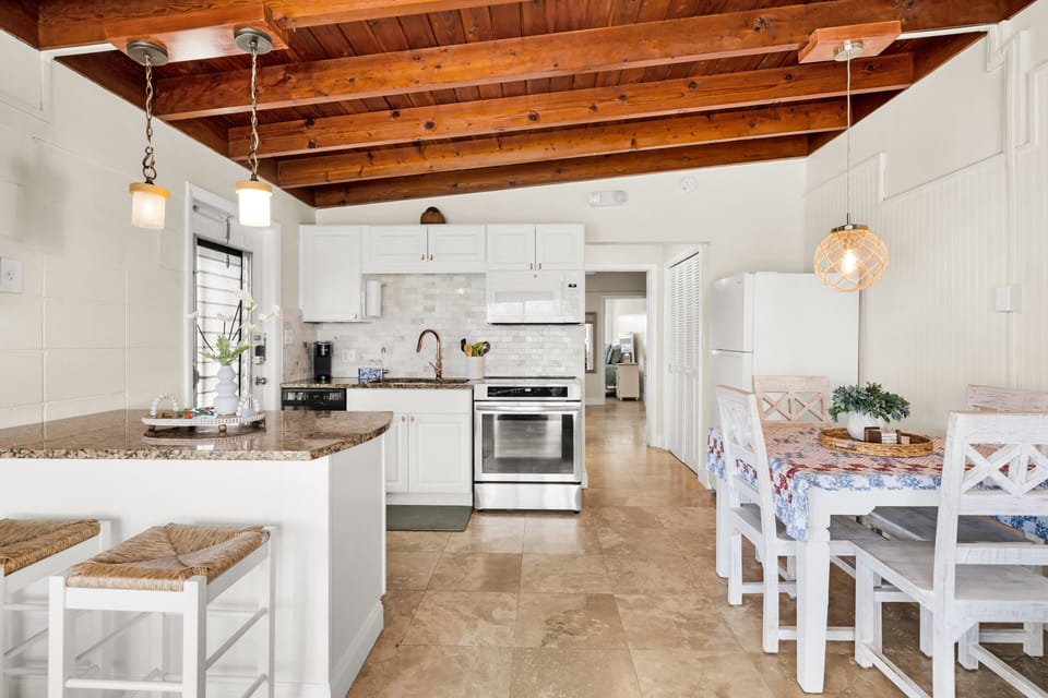 This fully equipped kitchen makes it easy to enjoy relaxed meals at home after a day of boating, fishing, swimming, or exploring the Florida Keys.