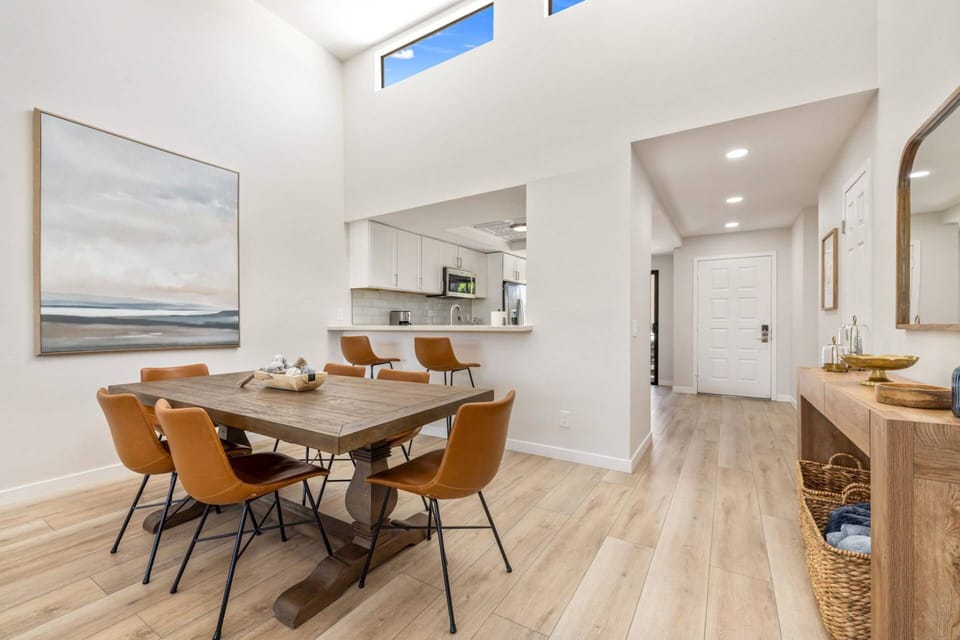 Dining Room and Entry to Kitchen