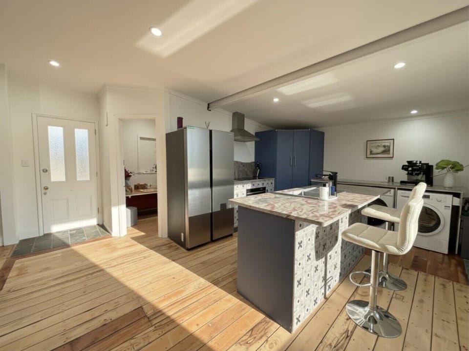* FULL KITCHEN Appliances: Fridge/Freezer, Oven, Induction Hob, Range Hood, Dishwasher, Food Processor, Electric Skillet, Microwave, Electric Kettle, 4-Slice Toaster Amenities: Frying Pans & Saucepans (sized S,M,L), Chef’s Knife Set, Mixing Bowls, Colande