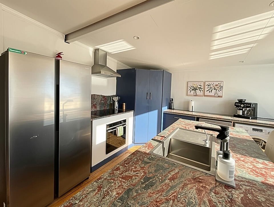 * FULL KITCHEN Appliances: Fridge/Freezer, Oven, Induction Hob, Range Hood, Dishwasher, Food Processor, Electric Skillet, Microwave, Electric Kettle, 4-Slice Toaster Amenities: Frying Pans & Saucepans (sized S,M,L), Chef’s Knife Set, Mixing Bowls, Colande
