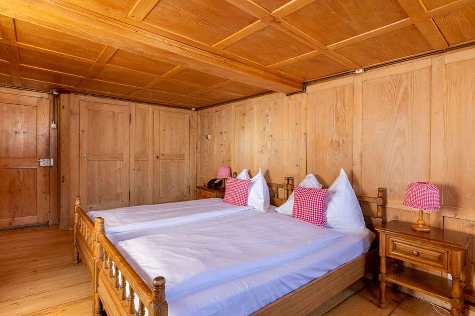Economy Twin Room, Shared Bathroom | Hypo-allergenic bedding available, down comforters, desk