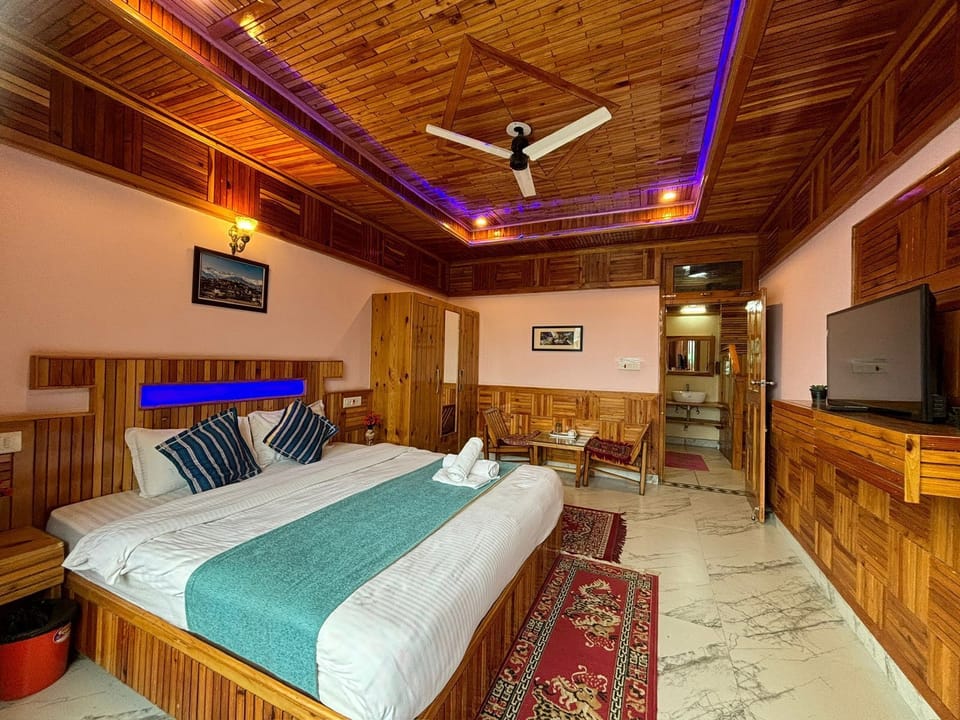 Large Suite | Free WiFi