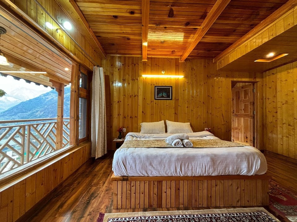 Large Suite | Free WiFi