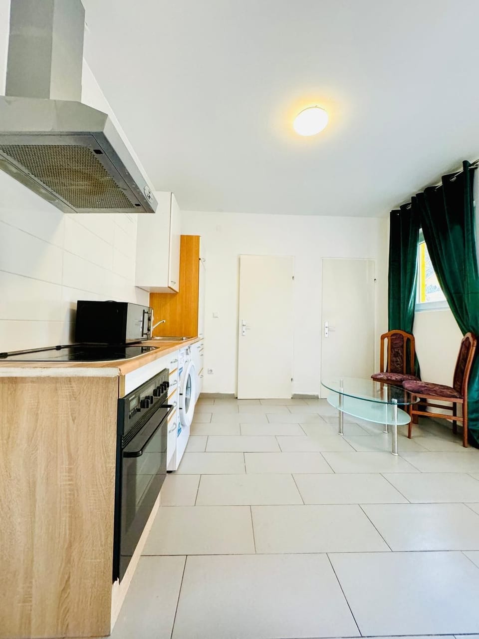 Basic Apartment | Private kitchen | Mini-fridge, microwave, oven, stovetop