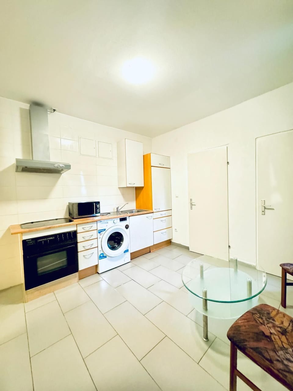 Basic Apartment | Private kitchen | Mini-fridge, microwave, oven, stovetop