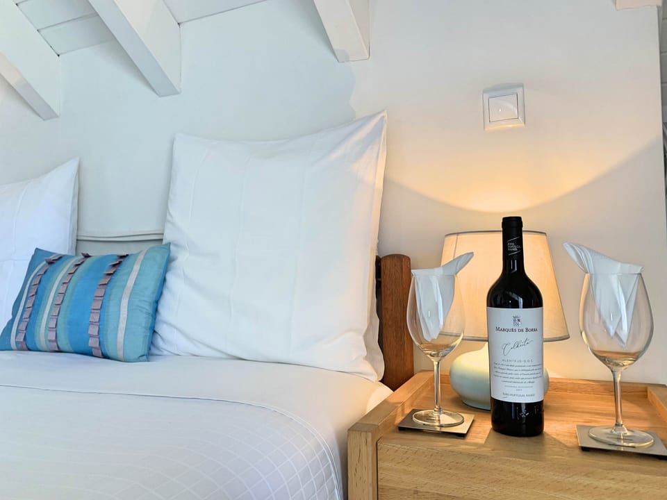 Superior Double Room, Balcony, Sea View | Minibar, in-room safe, blackout drapes, soundproofing