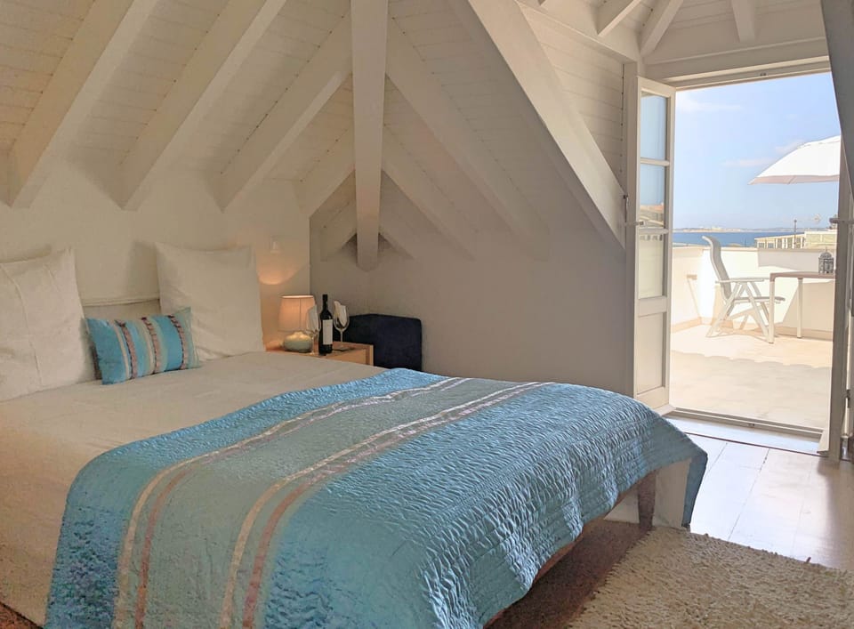 Superior Double Room, Balcony, Sea View | Minibar, in-room safe, blackout drapes, soundproofing
