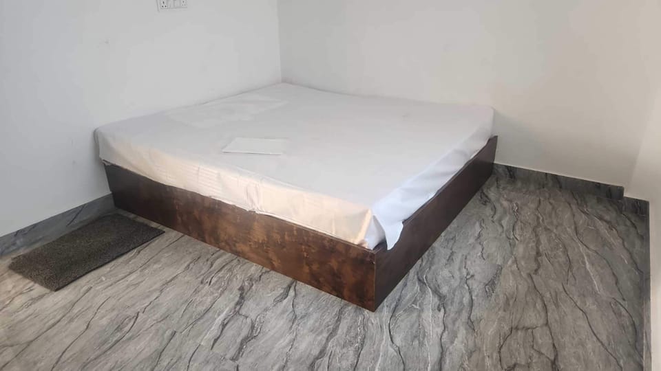 Deluxe Room | Rollaway beds, bed sheets
