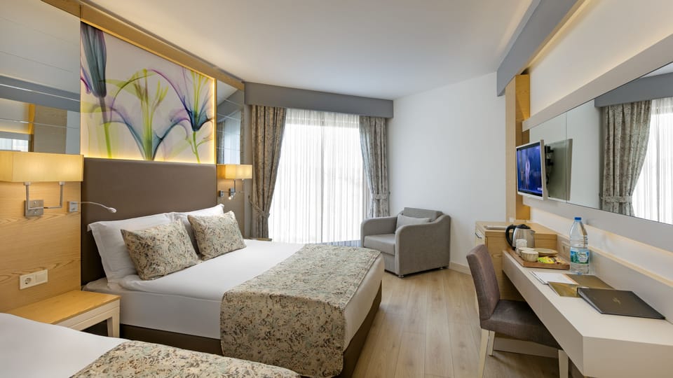 Premium bedding, free minibar, desk, free WiFi