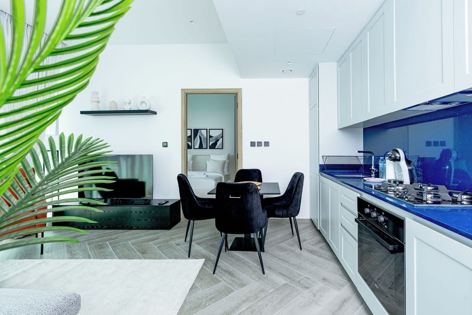 Luxury Apartment, Balcony, City View | Private kitchen | Electric kettle