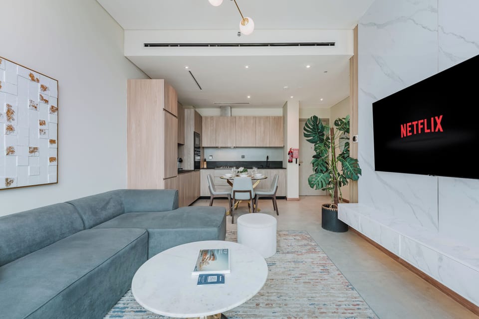 Luxury Penthouse, 2 Bedrooms, Air conditioning, City View | Living area