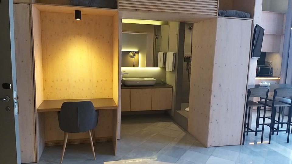 Family Studio (2 adults and 2 children) | Bathroom | Shower, rainfall showerhead, hair dryer, towels