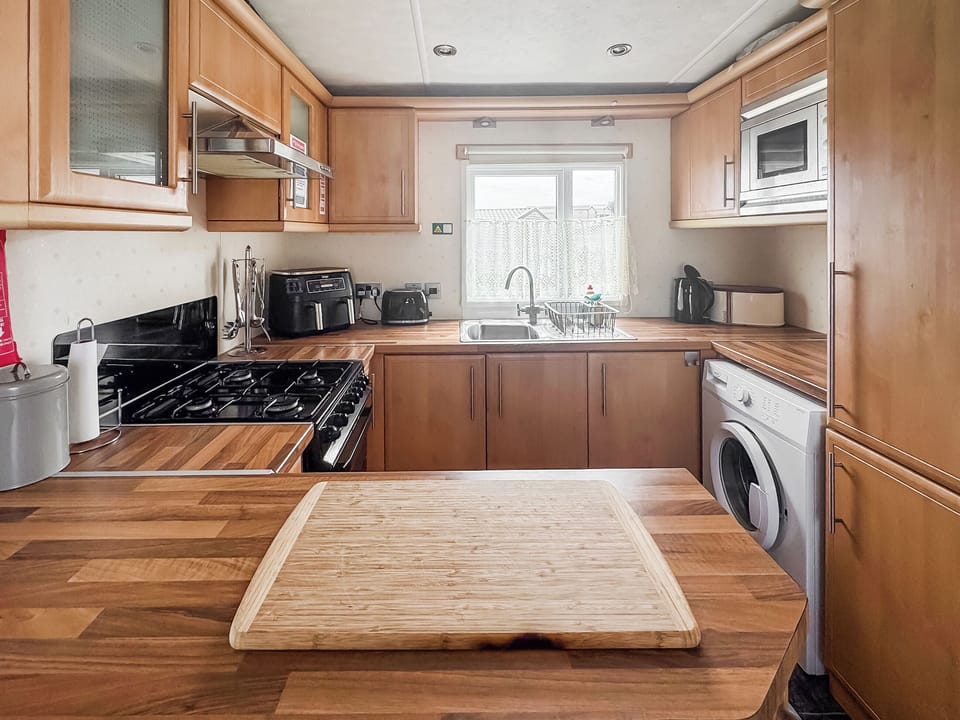 Kitchen | Damson Green 64 - Grand Coastal retreats, Exmouth