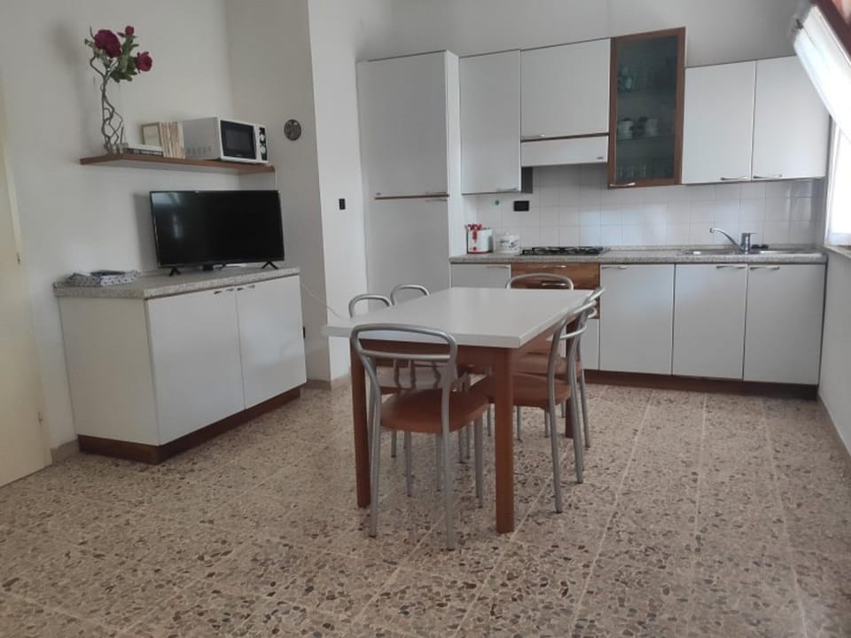 Apartment, 2 Bedrooms, Patio, Garden View | Interior