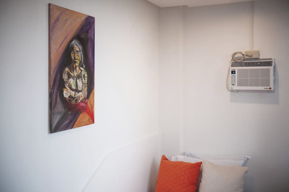 Basic Single Room, River View | Interior detail