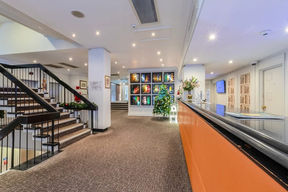 Entrance / Reception